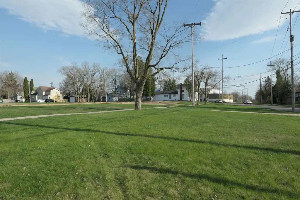 323 W Superior Street Alma City MI 48801