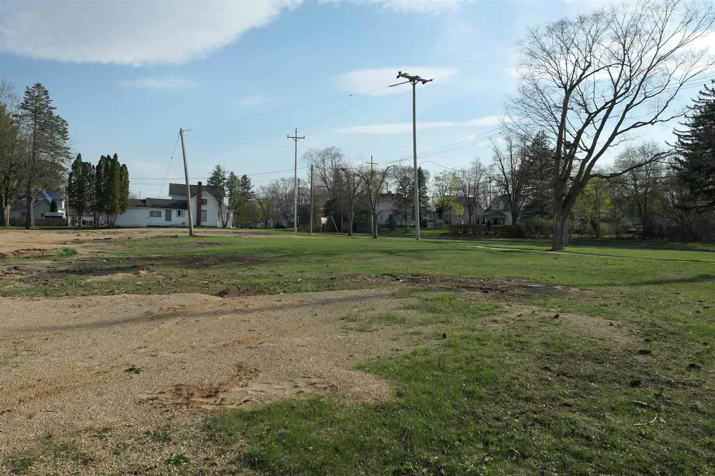 323 W Superior Street Alma City MI 48801