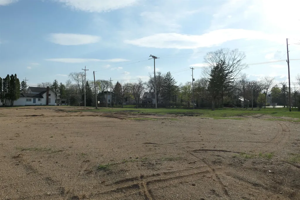 323 W Superior Street Alma City MI 48801