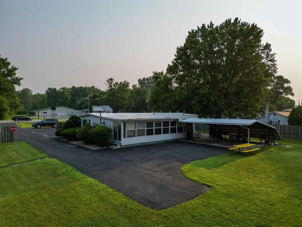 1729 W Monroe Road Pine River Township MI 48880