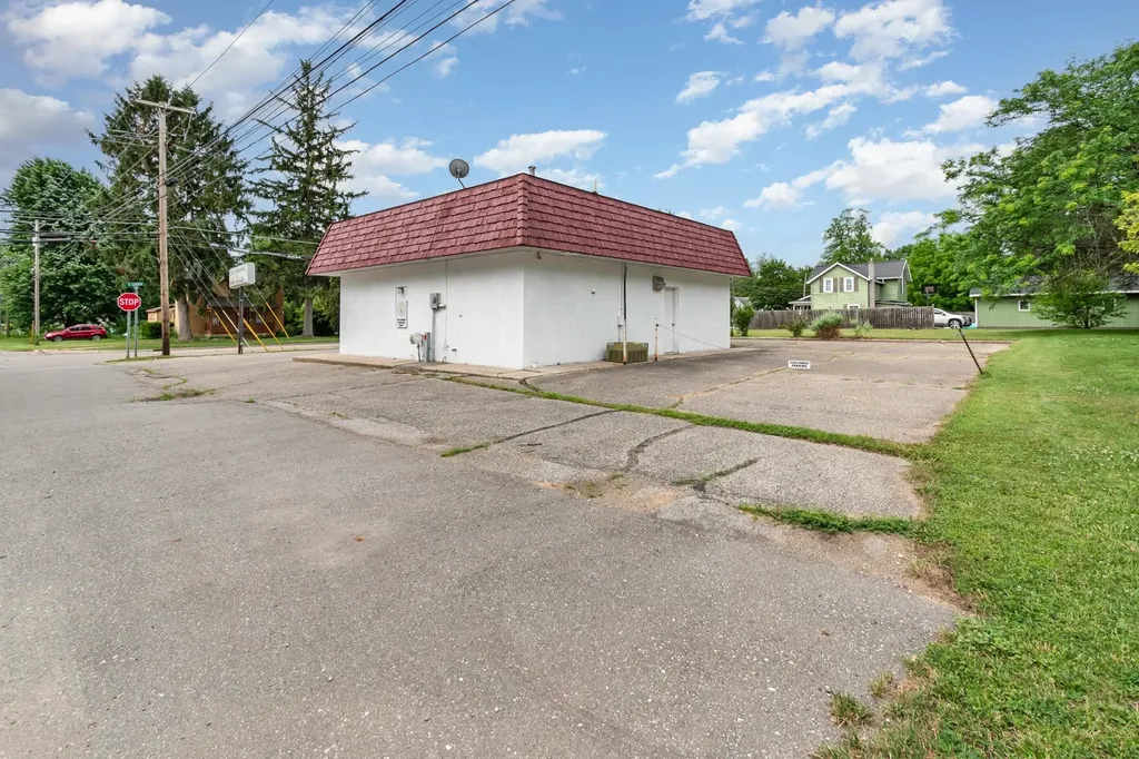 725 E Center Ithaca City MI 48847