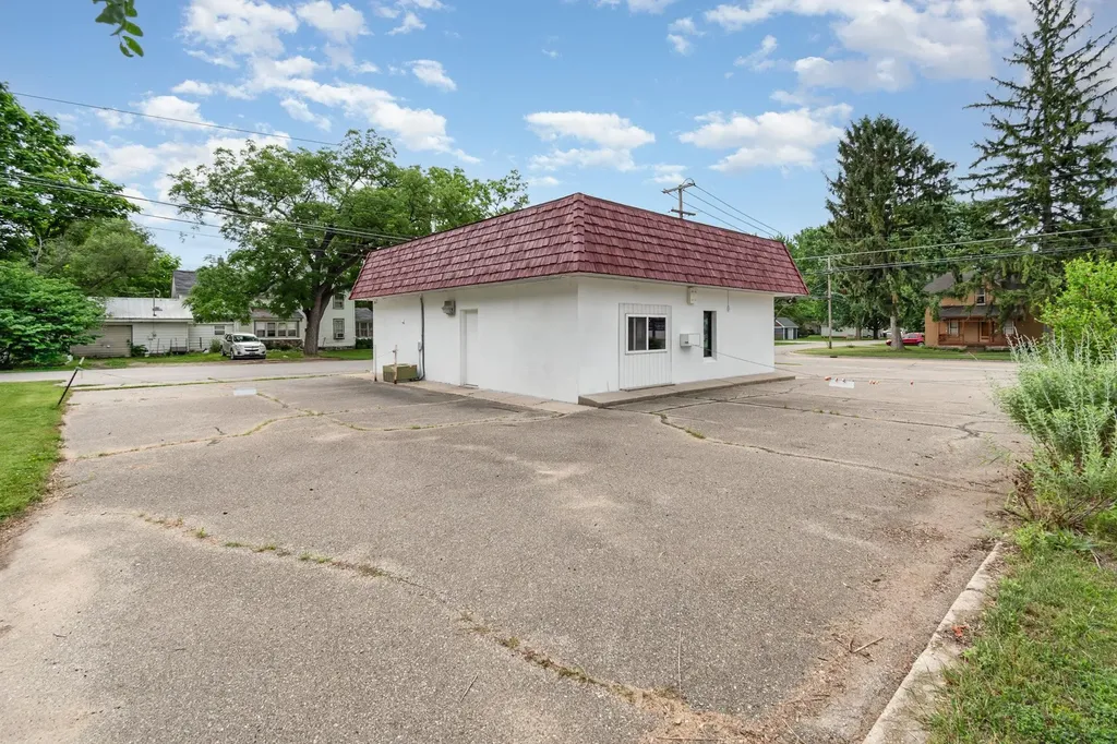 725 E Center Ithaca City MI 48847