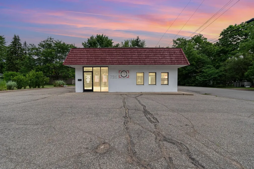 725 E Center Ithaca City MI 48847