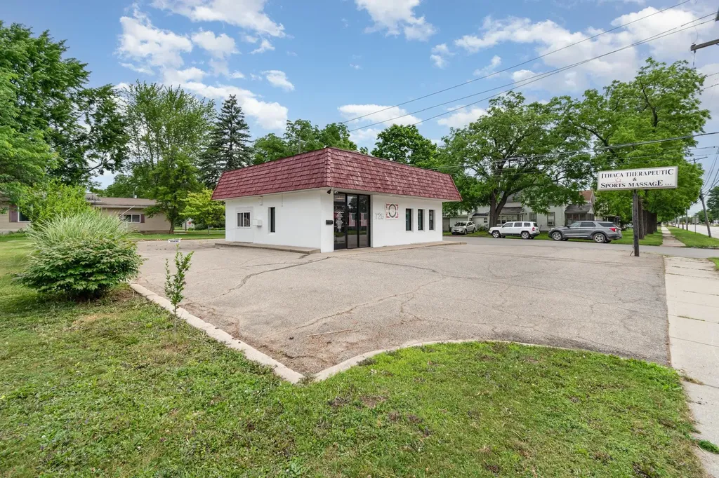 725 E Center Ithaca City MI 48847