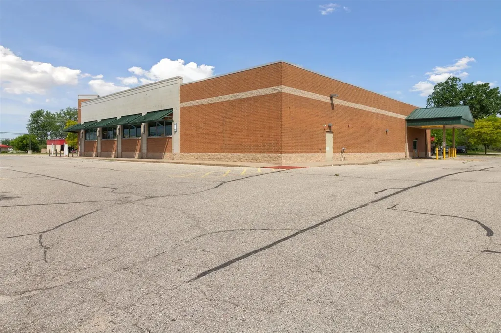 1420 Wright Avenue Alma City MI 48801