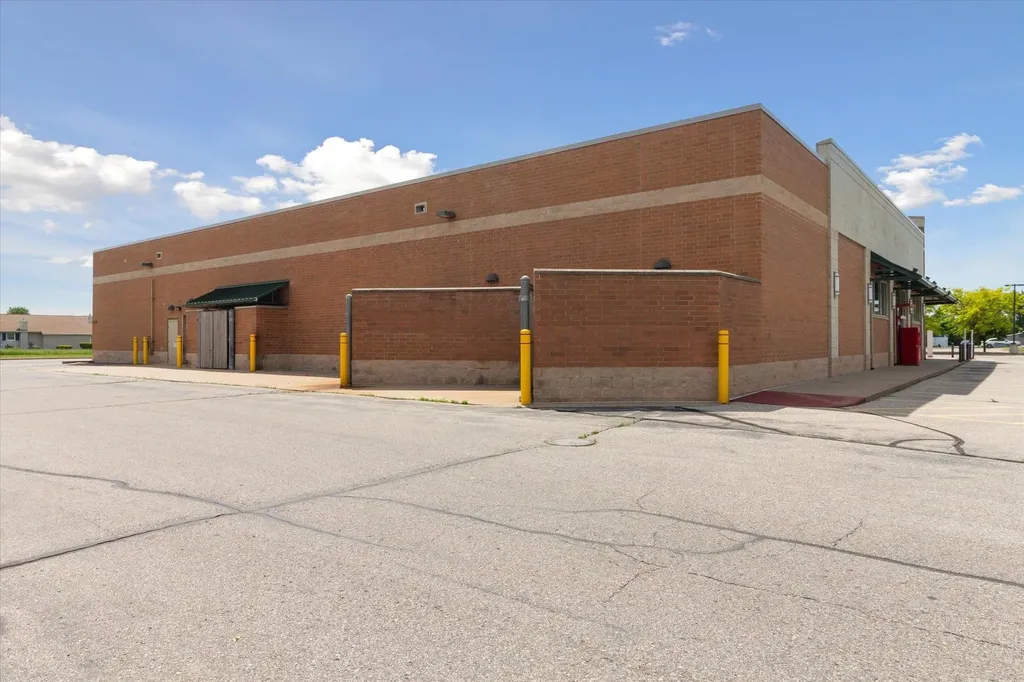 1420 Wright Avenue Alma City MI 48801