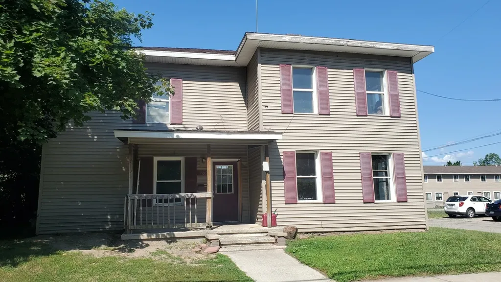 702 Oak Street Mt. Pleasant City MI 48858