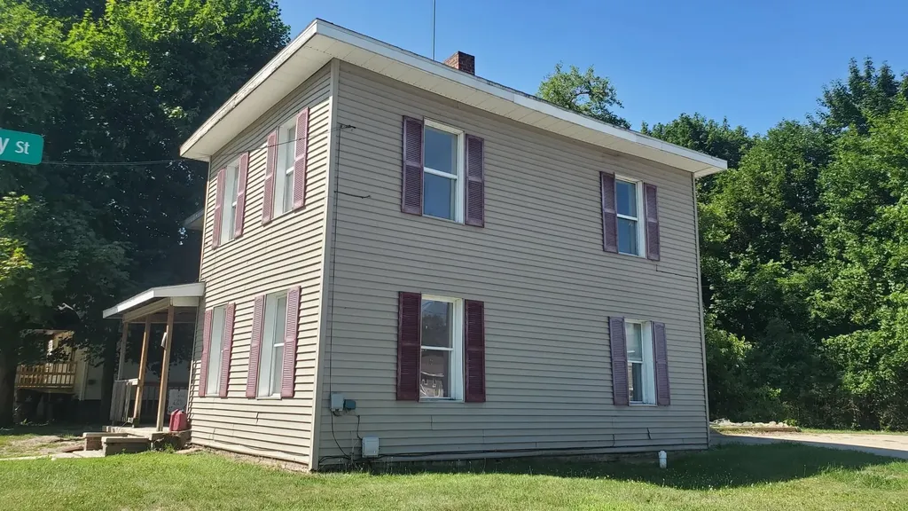 702 Oak Street Mt. Pleasant City MI 48858