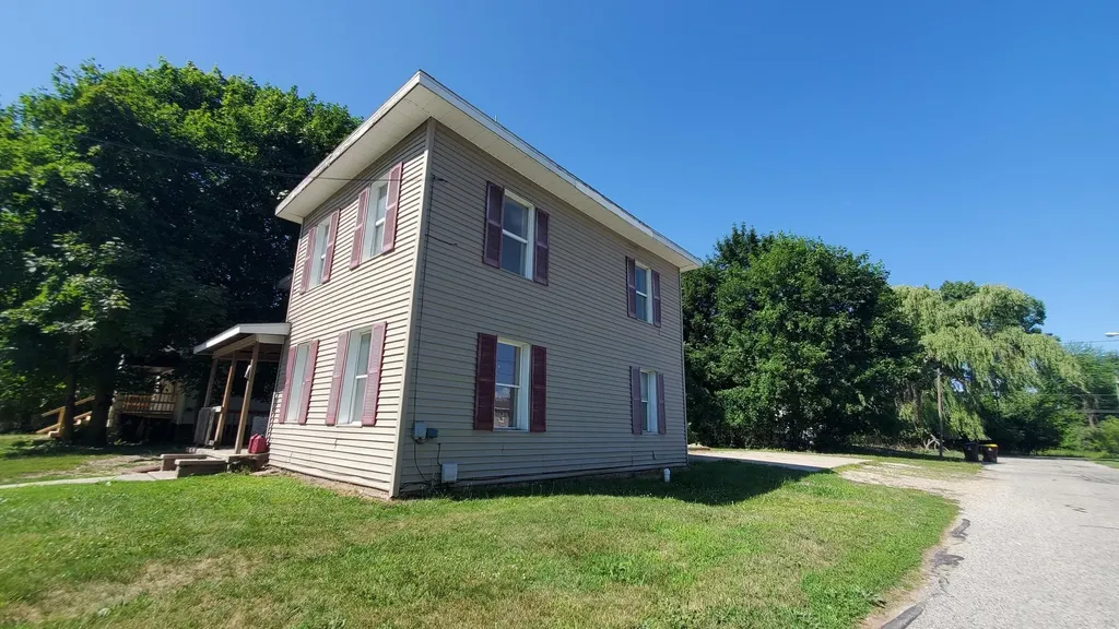 702 Oak Street Mt. Pleasant City MI 48858