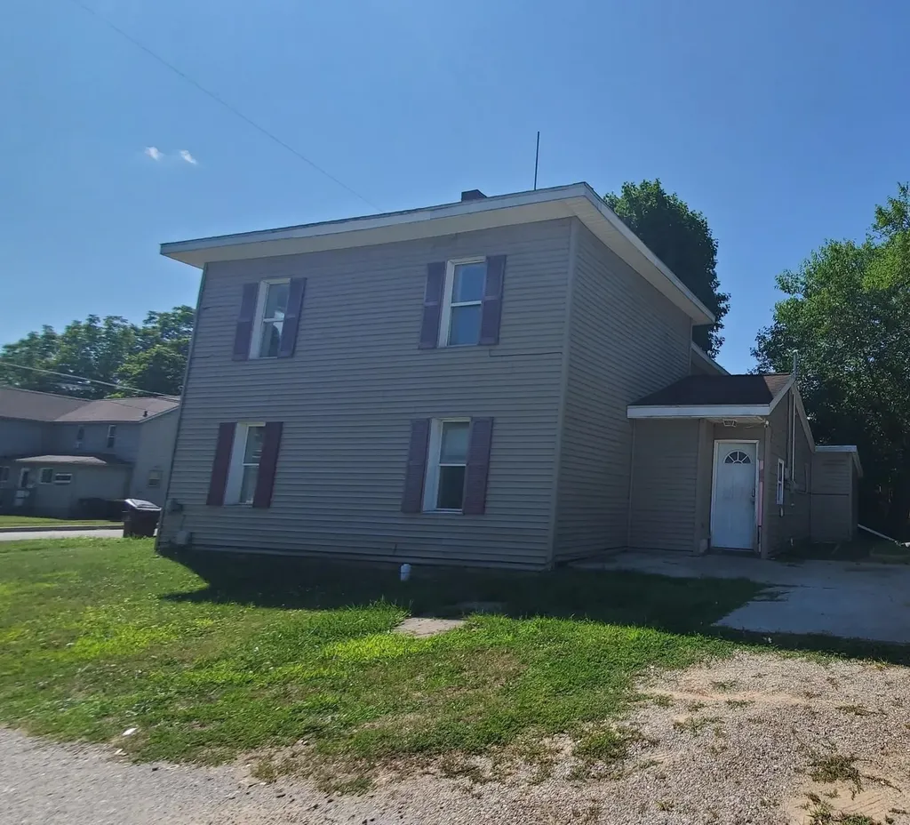 702 Oak Street Mt. Pleasant City MI 48858