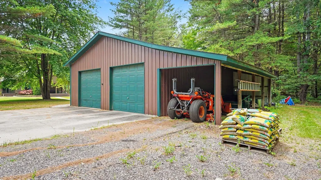 5280 S East County Line Road Chippewa Township MI 48883