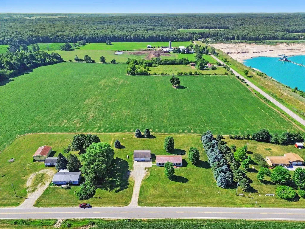 3895 W Broomfield Road Deerfield Township MI 48858