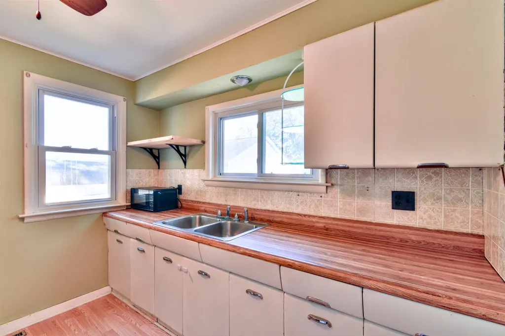 104 Grove Avenue Alma City MI 48801