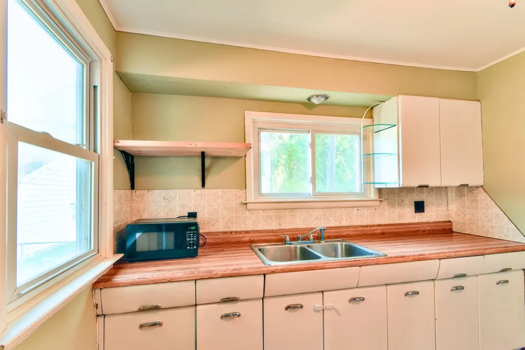 104 Grove Avenue Alma City MI 48801
