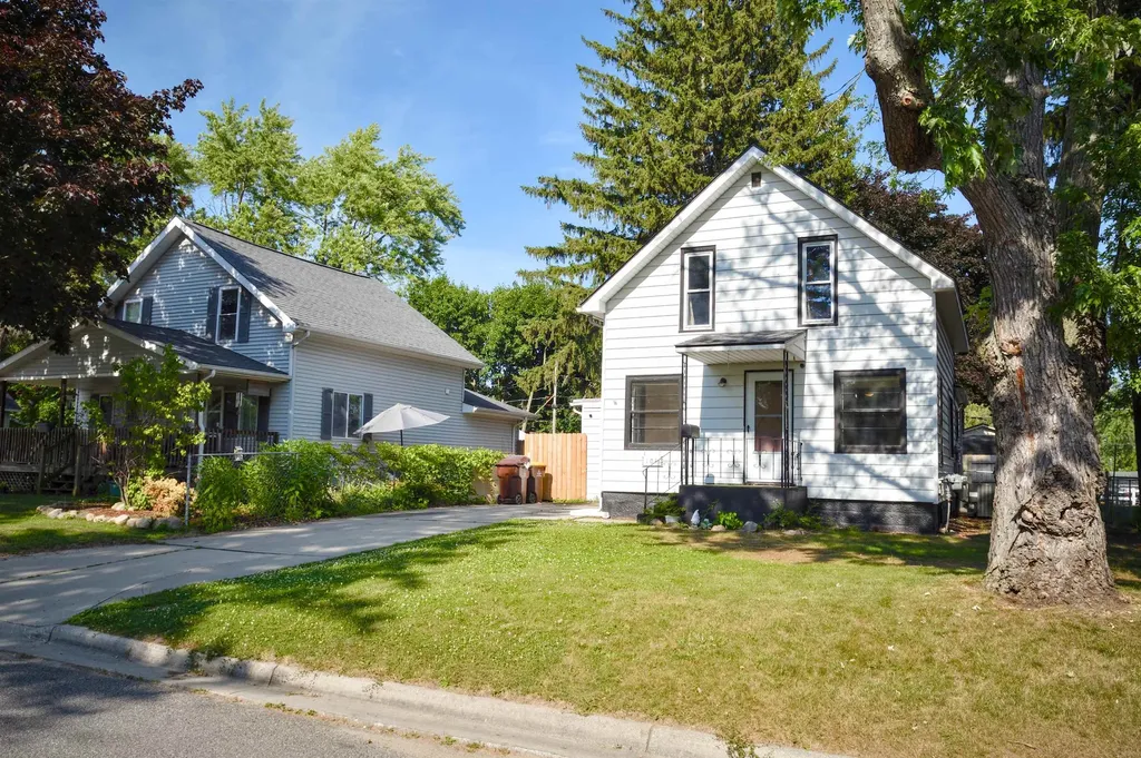 104 Grove Avenue Alma City MI 48801
