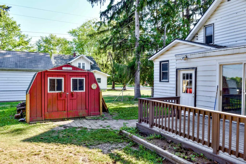 104 Grove Avenue Alma City MI 48801