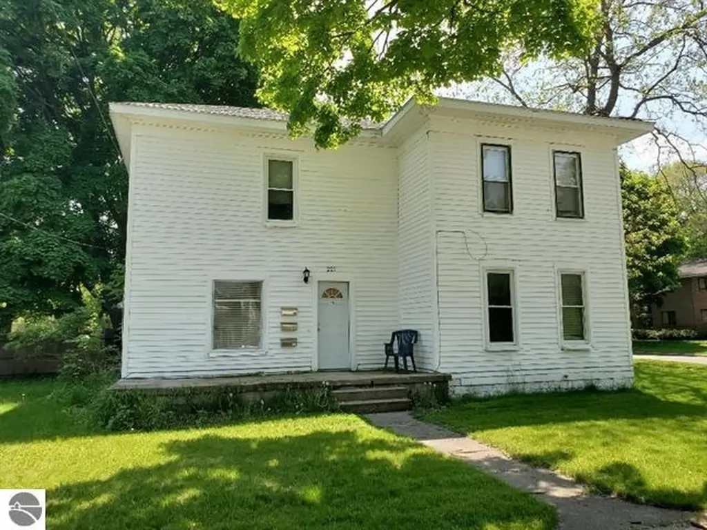 221 W Locust Mt. Pleasant City MI 48858
