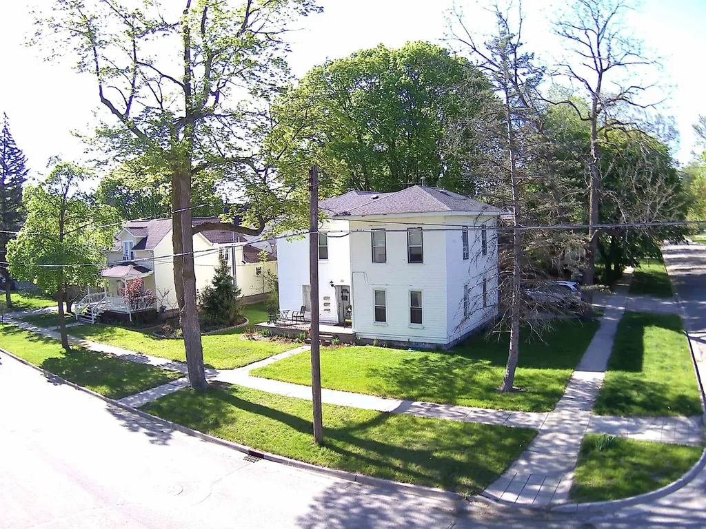 221 W Locust Mt. Pleasant City MI 48858