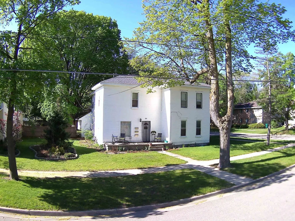 221 W Locust Mt. Pleasant City MI 48858