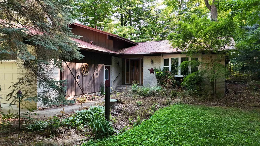 8800 Golfside Court Coe Township MI 48883
