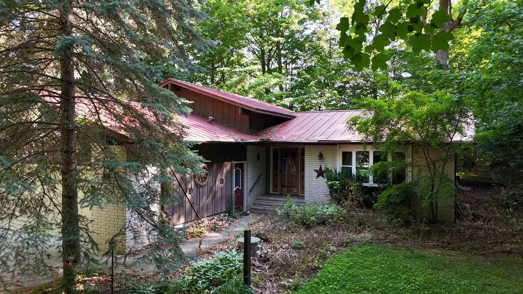 8800 Golfside Court Coe Township MI 48883