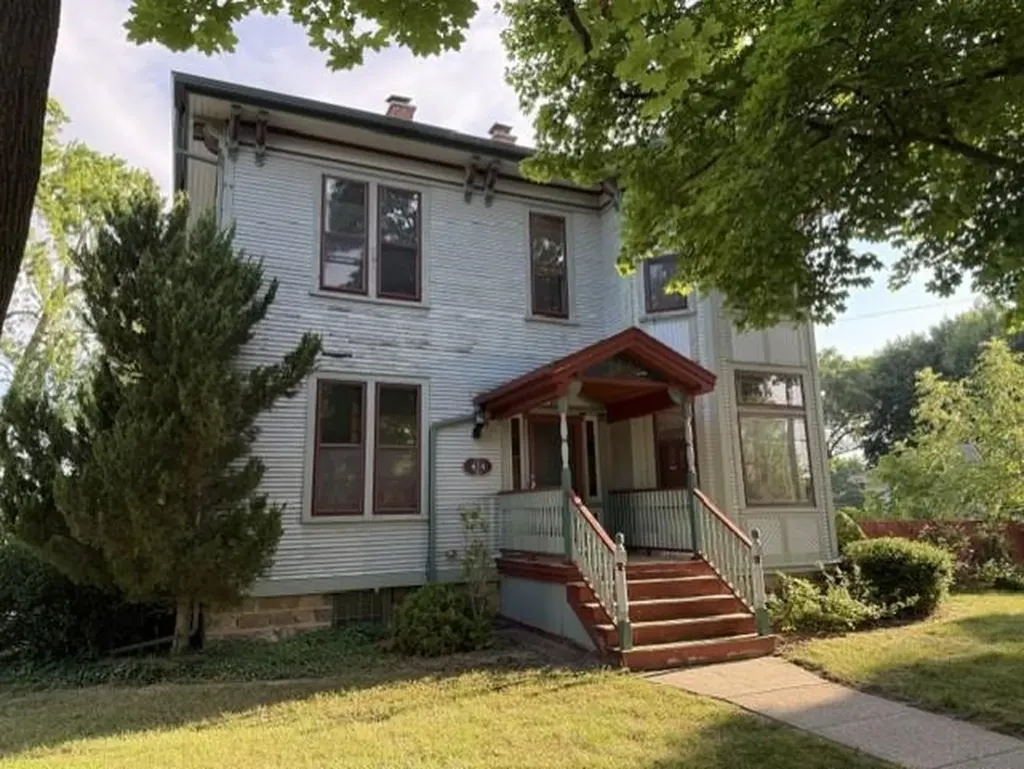 424 Center Street Alma City MI 48801