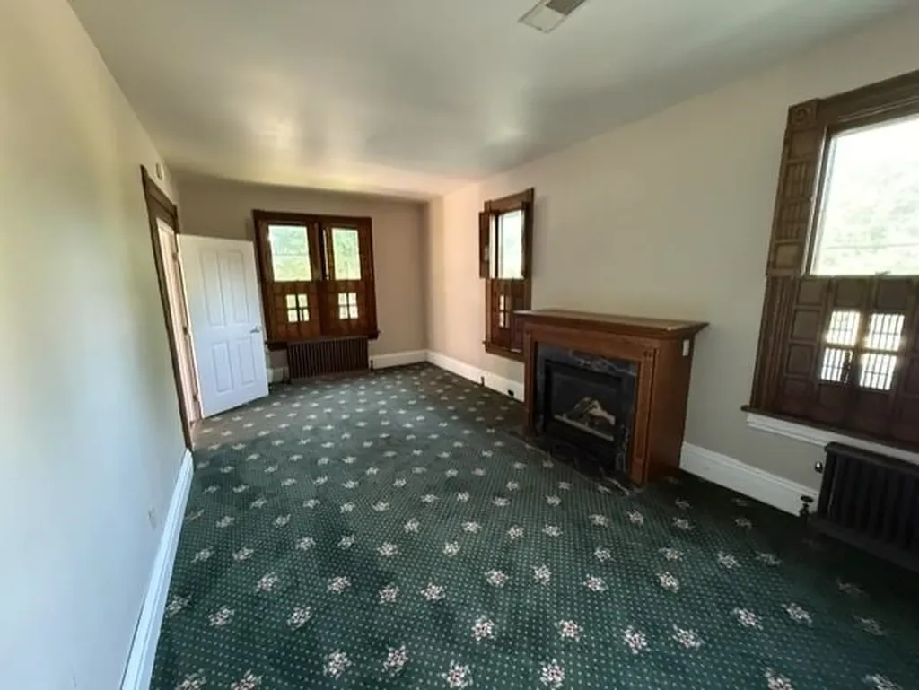 424 Center Street Alma City MI 48801