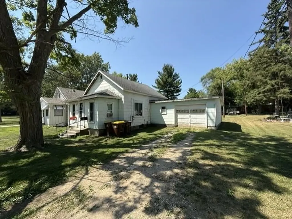 618 Mechanic Street Alma City MI 48801