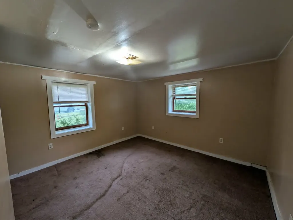 225 Valley Alma City MI 48801