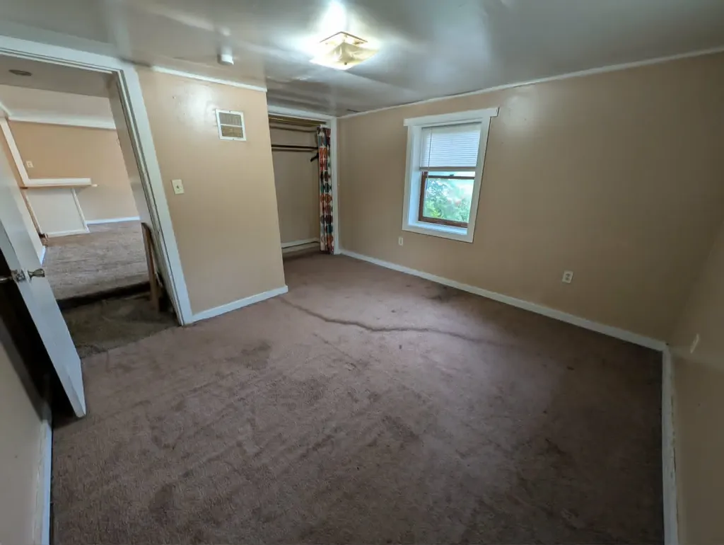 225 Valley Alma City MI 48801