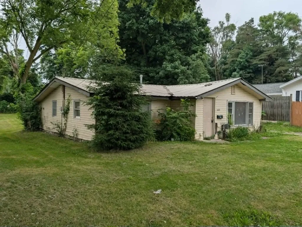 225 Valley Alma City MI 48801