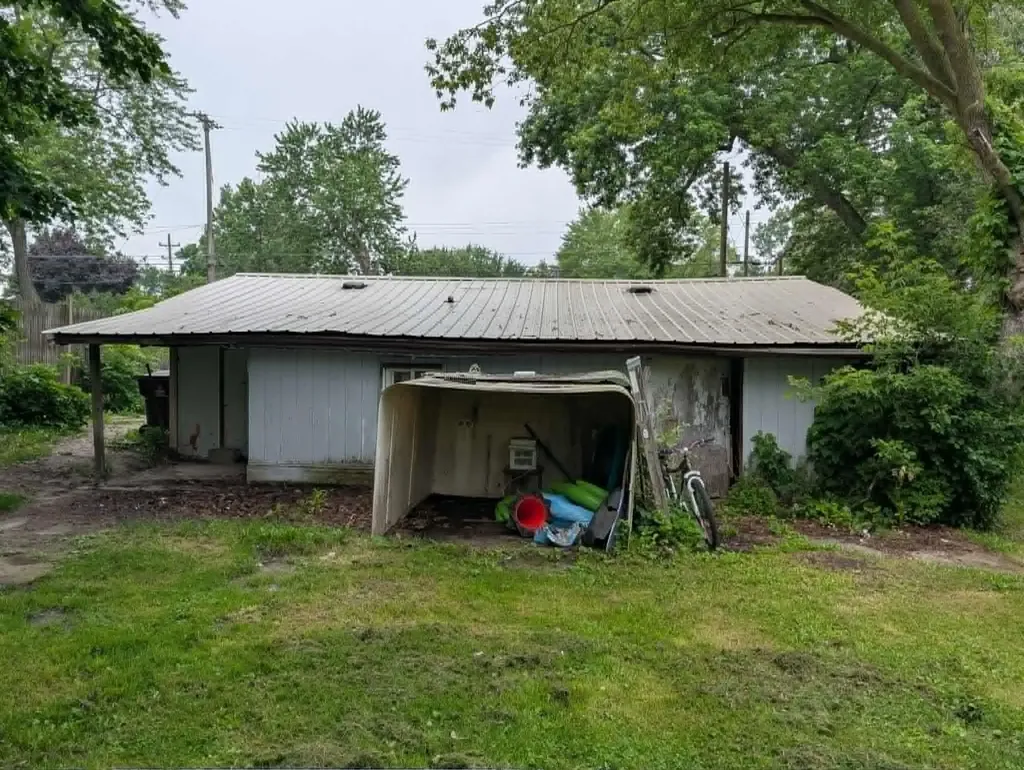 225 Valley Alma City MI 48801