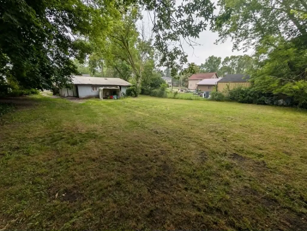225 Valley Alma City MI 48801