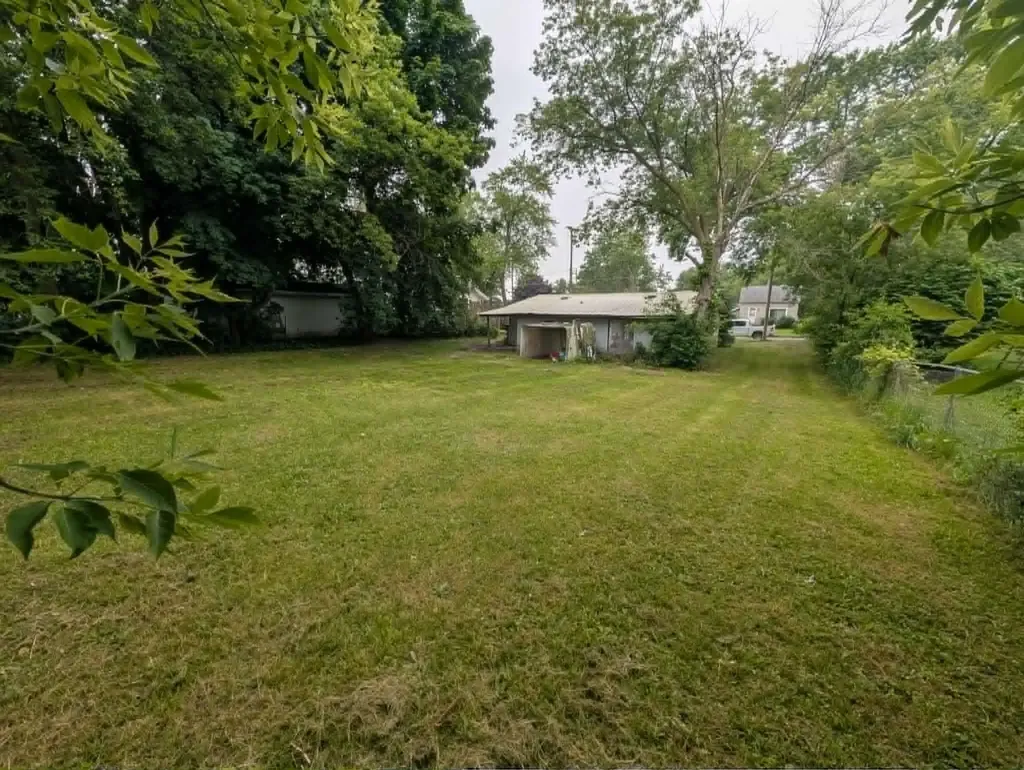 225 Valley Alma City MI 48801