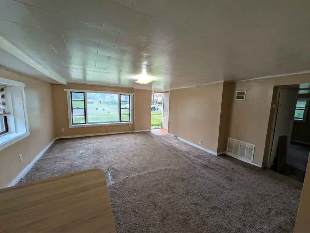 225 Valley Alma City MI 48801