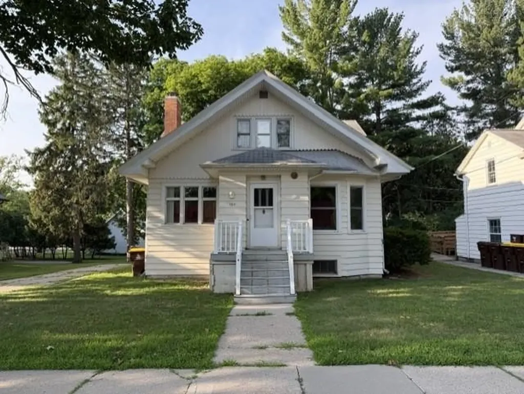 707 W Center Street Alma City MI 48801