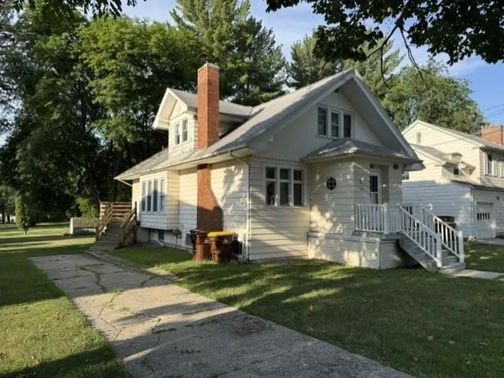 707 W Center Street Alma City MI 48801