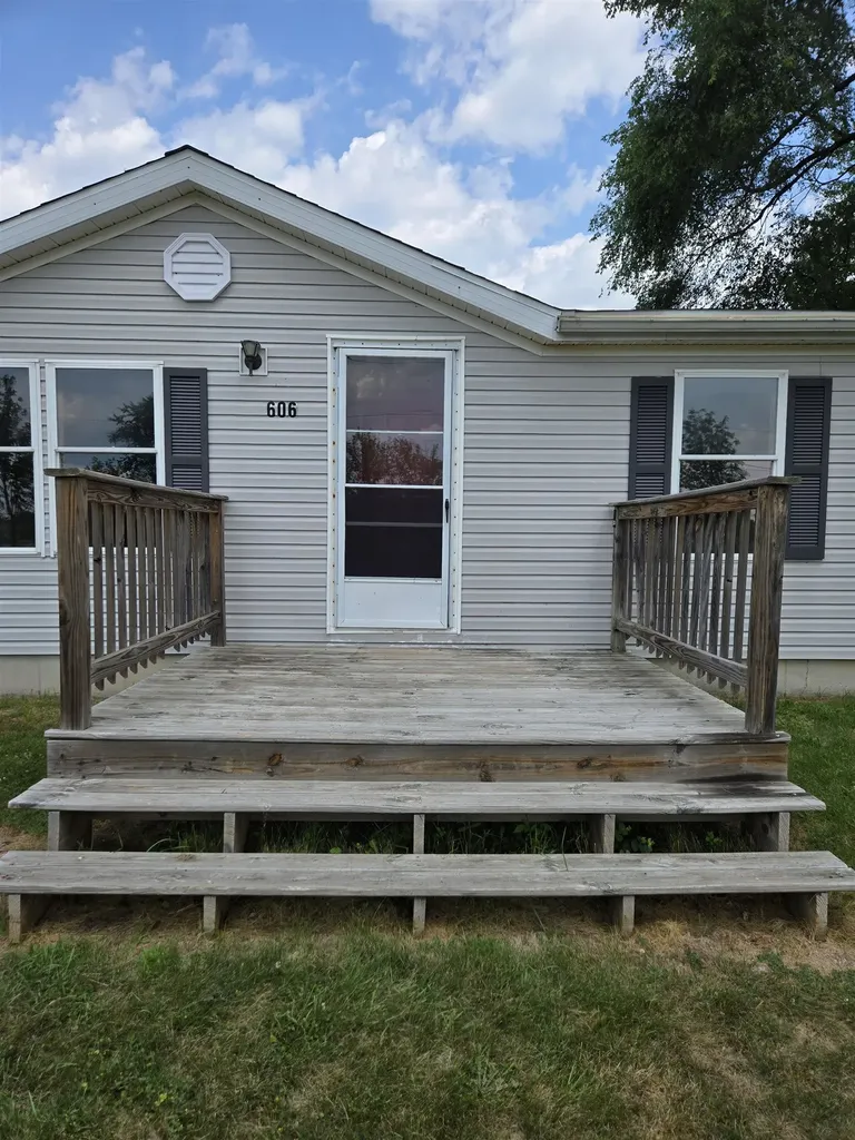 606 W Prospect Street St. Louis City MI 48880