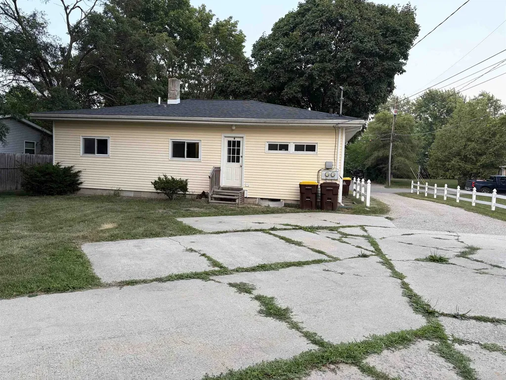 1916 Stockman Road Mt. Pleasant City MI 48858