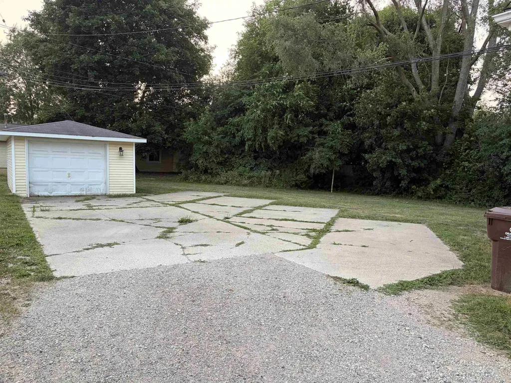 1916 Stockman Road Mt. Pleasant City MI 48858