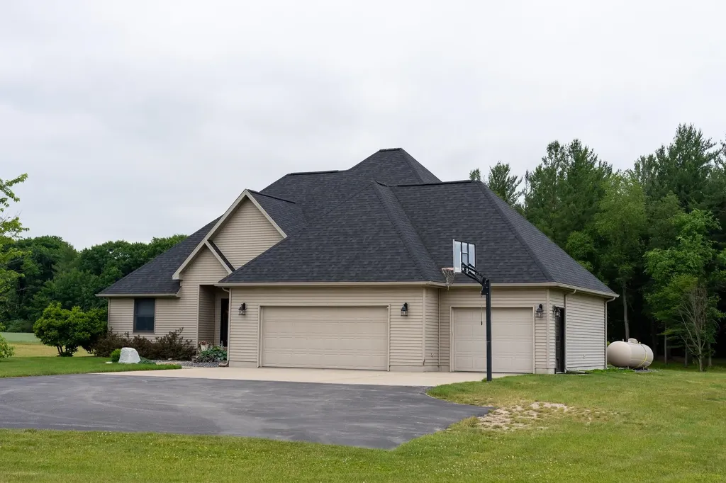 7667 W Pickard Road Broomfield Township MI 48858