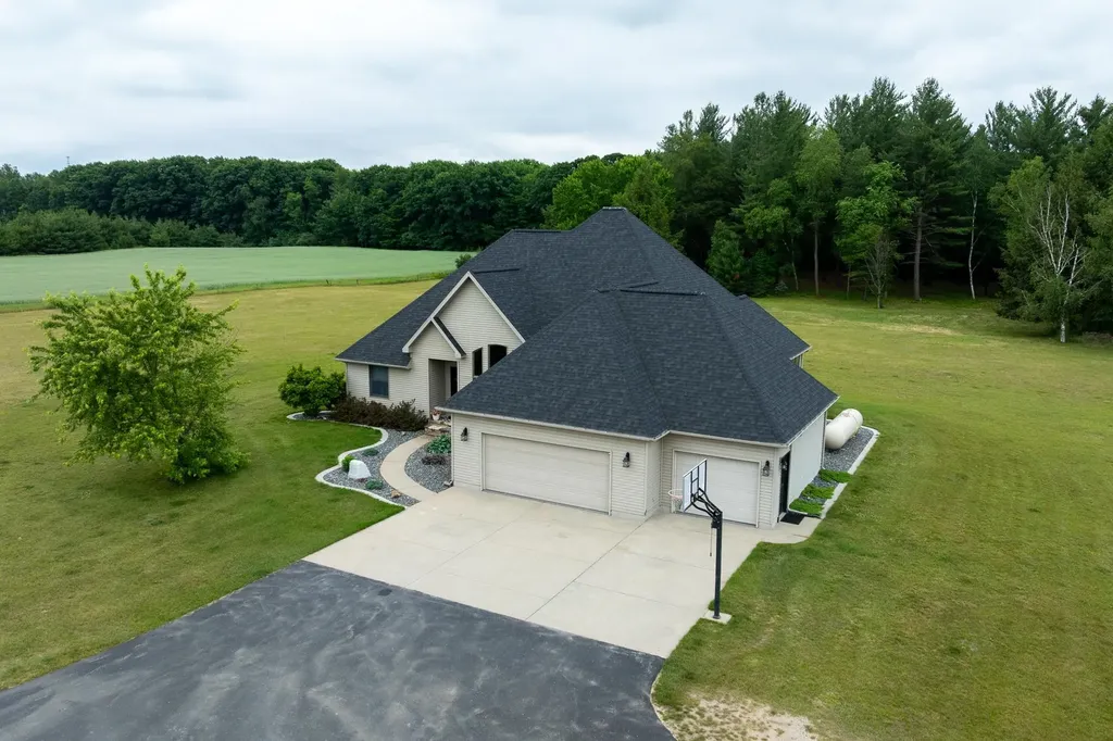 7667 W Pickard Road Broomfield Township MI 48858