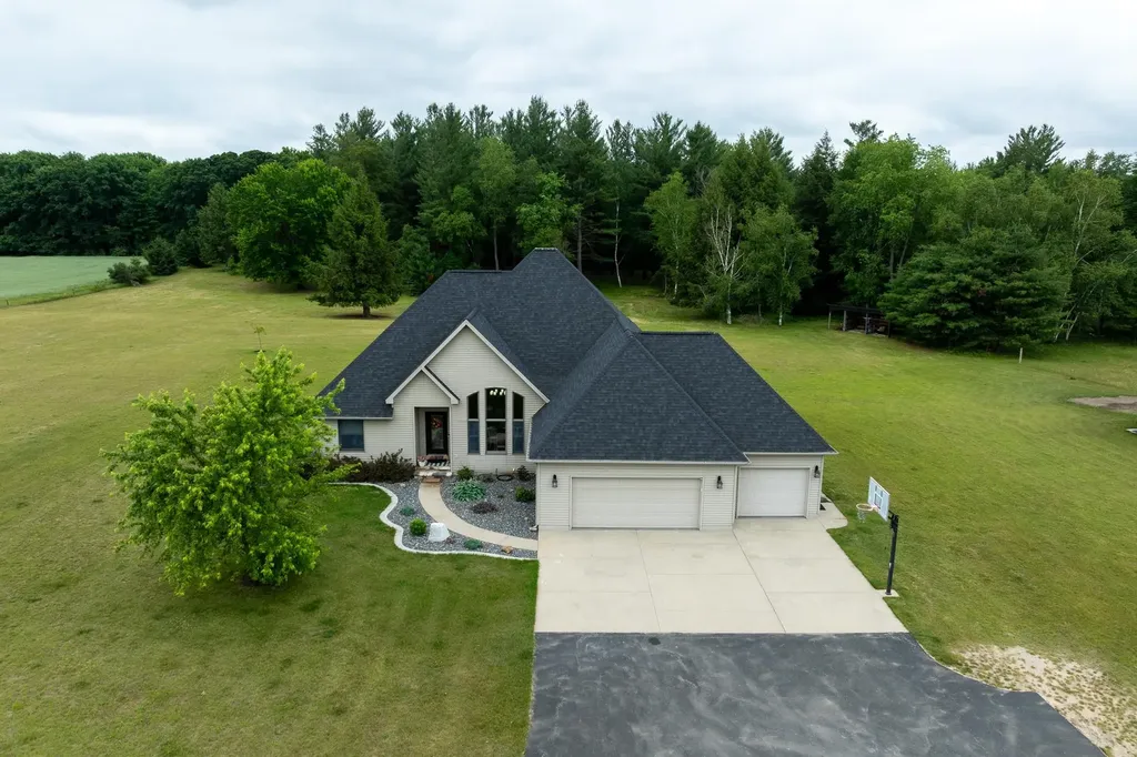 7667 W Pickard Road Broomfield Township MI 48858