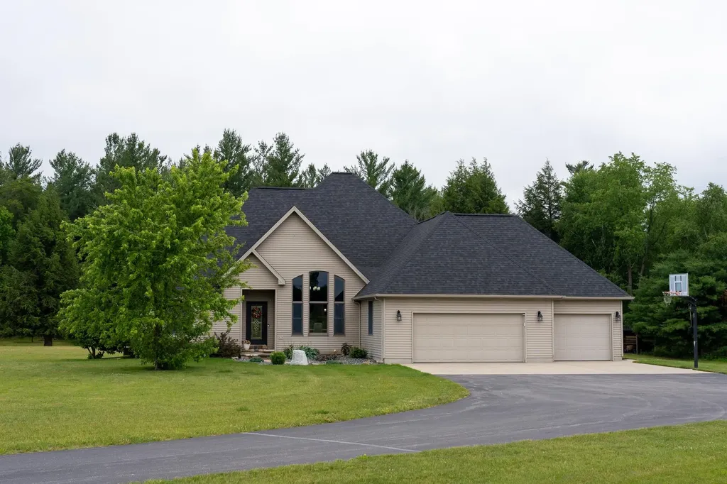 7667 W Pickard Road Broomfield Township MI 48858