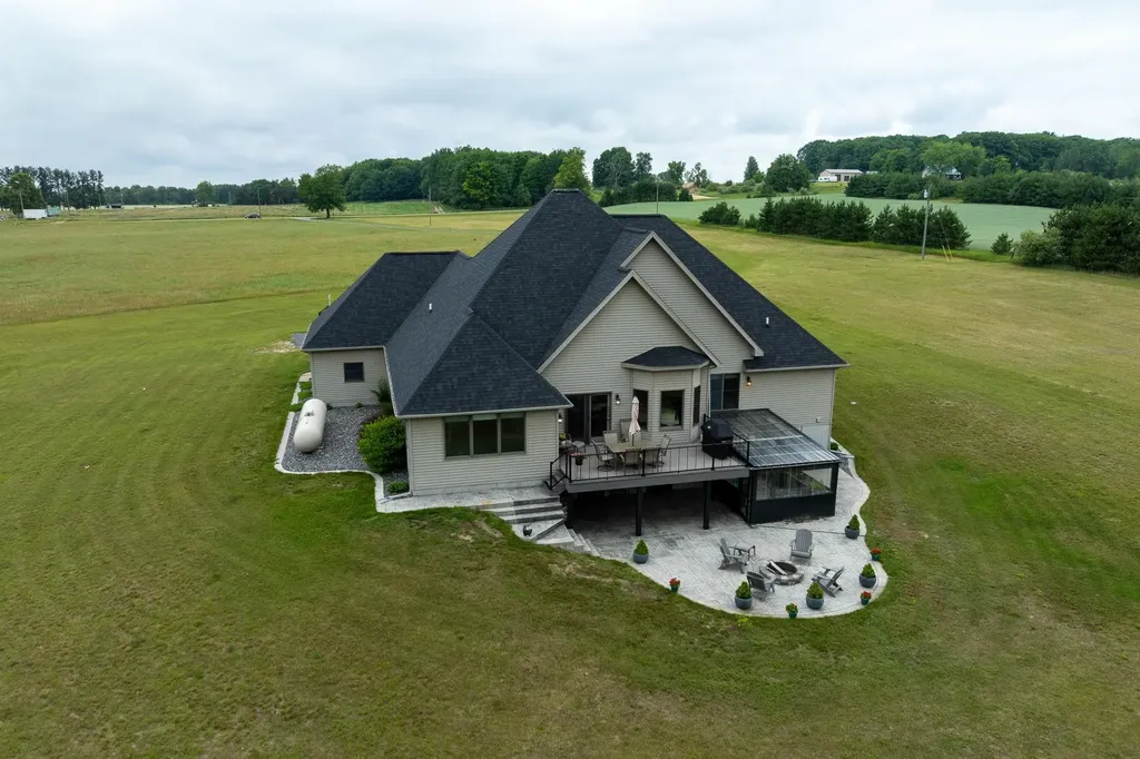 7667 W Pickard Road Broomfield Township MI 48858