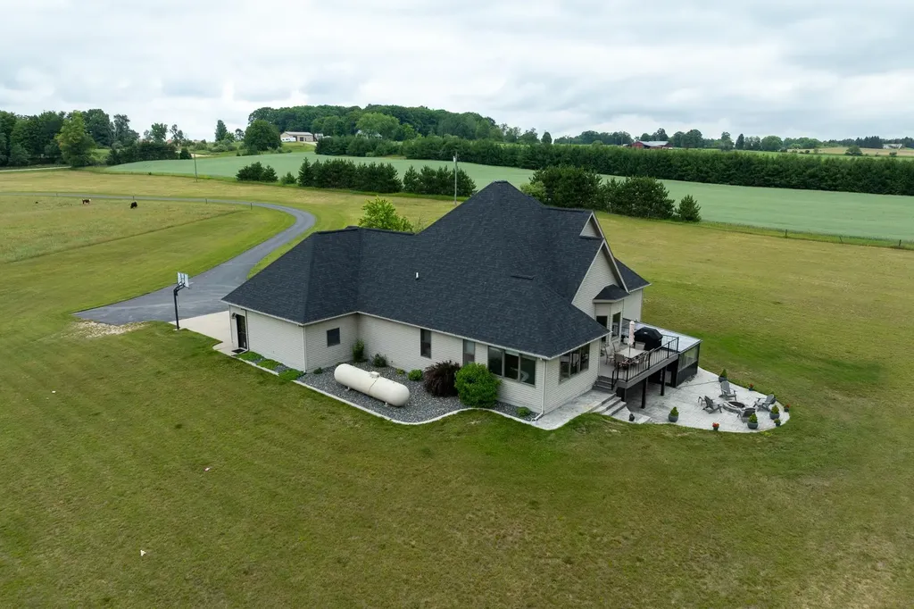 7667 W Pickard Road Broomfield Township MI 48858