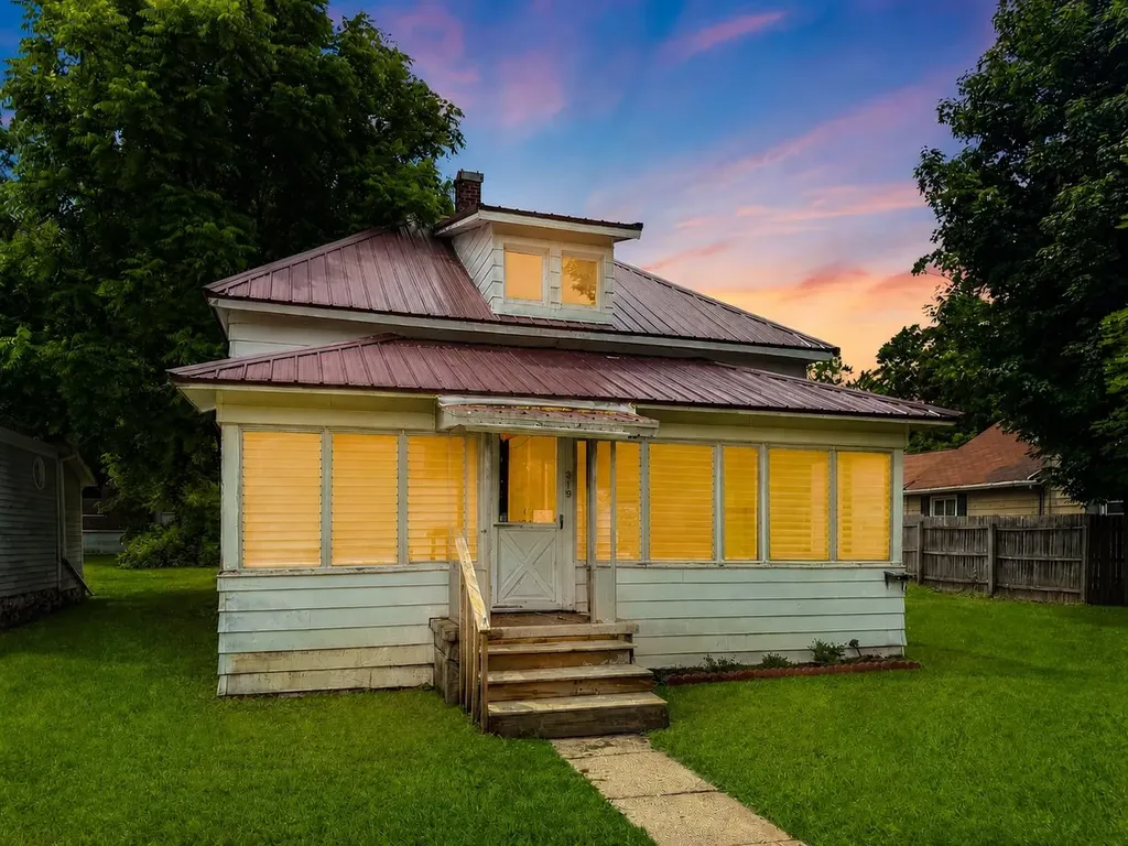 319 W Saginaw Street St. Louis City MI 48880