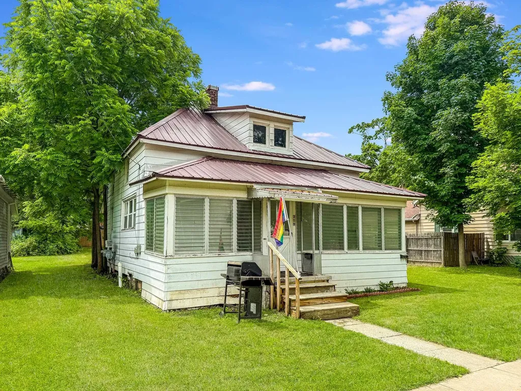 319 W Saginaw Street St. Louis City MI 48880