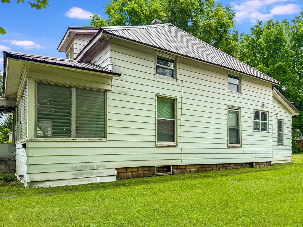 319 W Saginaw Street St. Louis City MI 48880