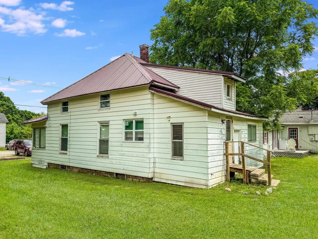 319 W Saginaw Street St. Louis City MI 48880